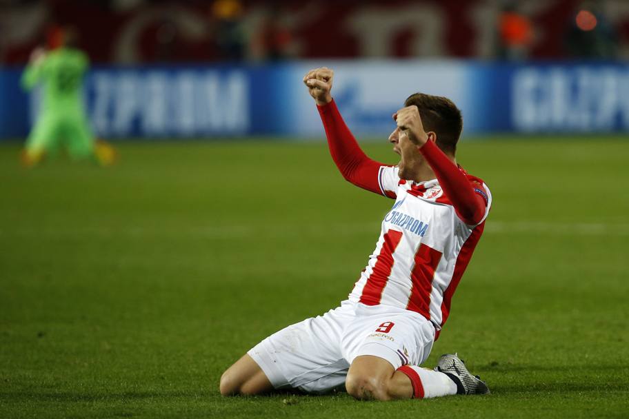 Milan Pavkov esulta dopo il primo gol contro il Liverpool. Ap